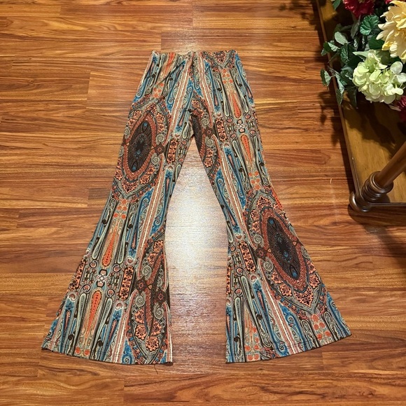 Soffe Couture by Trendations Paisley Boho Flare Pants Size M Retro 70s Vibe - Picture 5 of 7